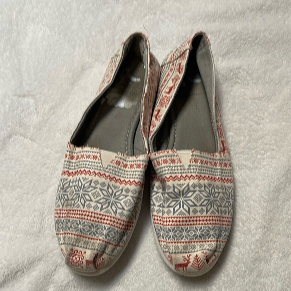 Woman’s Slip on Christmas Shoes - Picture 1 of 7